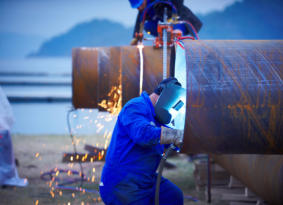 Montaža industrijskih strojev in naprav. Montaže in varjenje v industriji. Izdelave kovinskih in inox konstrukcij.