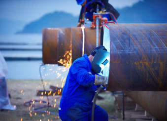 Montaža industrijskih strojev in naprav. Montaže in varjenje v industriji. Izdelave kovinskih in inox konstrukcij.